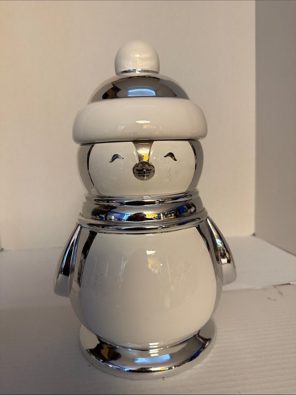 Slatkin & Co. 2008 Limited Edition Silver and White Ceramic Penguin Cookie Jar